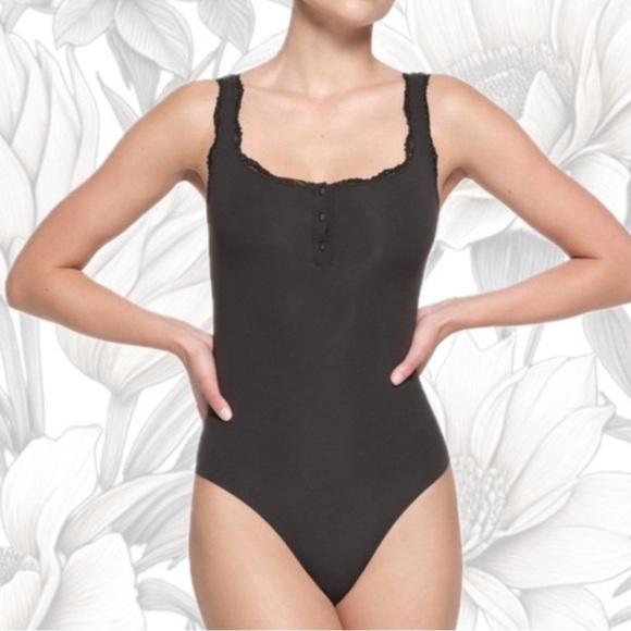 SKIMs Fits everybody lace HENLEY BODYSUIT NWT sold out - Picture 1 of 4